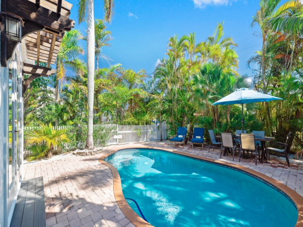 Anna Maria Luxury Home A Block to the Beach Private Pool
