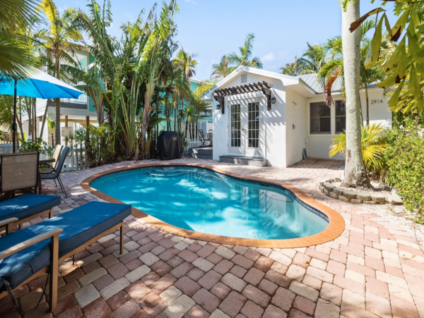 Anna Maria Luxury Home A Block to the Beach Private Pool