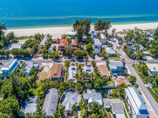 Anna Maria Luxury Home A Block to the Beach Private Pool