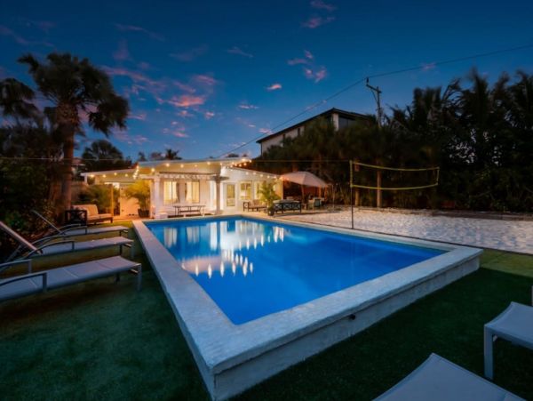 Anna Maria Four Bedroom Vacation Rental Steps to the Beach