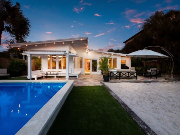 Anna Maria Four Bedroom Vacation Rental Steps to the Beach