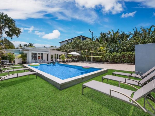Anna Maria Four Bedroom Vacation Rental Steps to the Beach