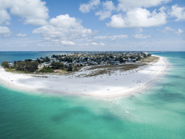 Anna Maria Four Bedroom Luxury Beach Vacation Home- Steps to the Beach GOLF CART & POOL, VOLLEY BALL