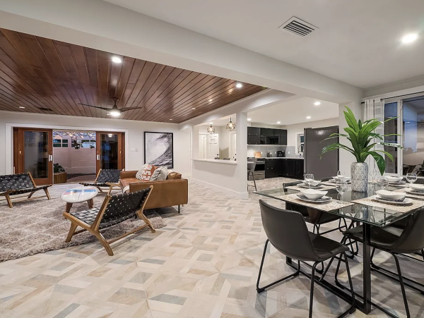 Anna Maria Four Bedroom Luxury Beach Vacation Home- Steps to the Beach GOLF CART & POOL, VOLLEY BALL