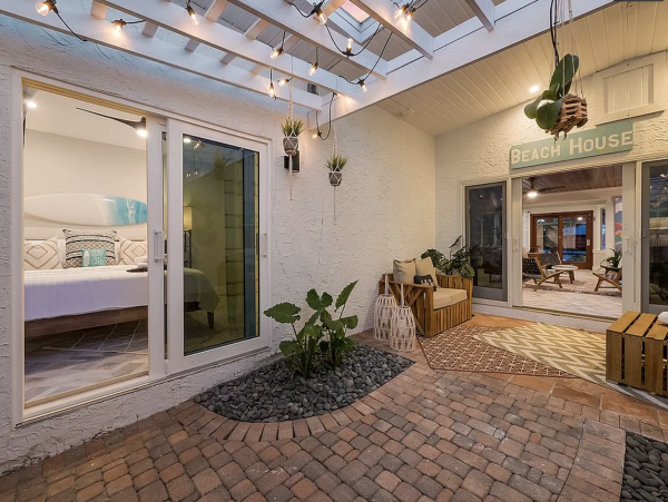Anna Maria Four Bedroom Luxury Beach Vacation Home- Steps to the Beach GOLF CART & POOL, VOLLEY BALL