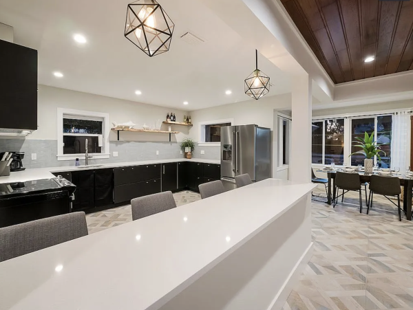 Anna Maria Four Bedroom Luxury Beach Vacation Home- Steps to the Beach GOLF CART & POOL, VOLLEY BALL