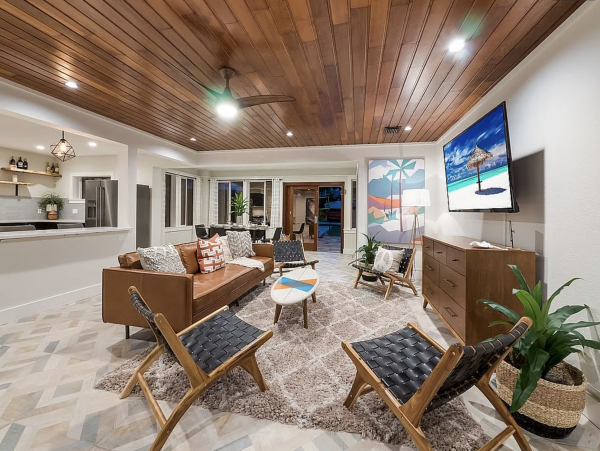 Anna Maria Four Bedroom Luxury Beach Vacation Home- Steps to the Beach GOLF CART & POOL, VOLLEY BALL