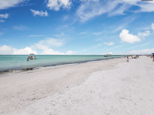 Anna Maria Four Bedroom Luxury Beach Vacation Home- Steps to the Beach GOLF CART & POOL, VOLLEY BALL