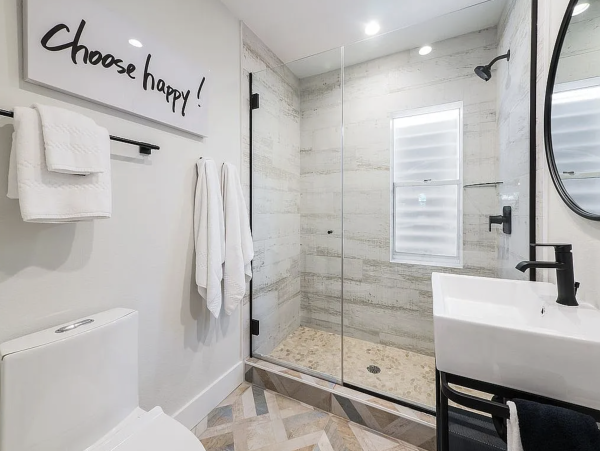 Anna Maria Four Bedroom Luxury Beach Vacation Home- Steps to the Beach GOLF CART & POOL, VOLLEY BALL