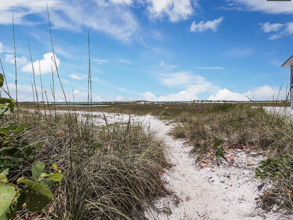 Anna Maria Four Bedroom Luxury Beach Vacation Home- Steps to the Beach GOLF CART & POOL, VOLLEY BALL