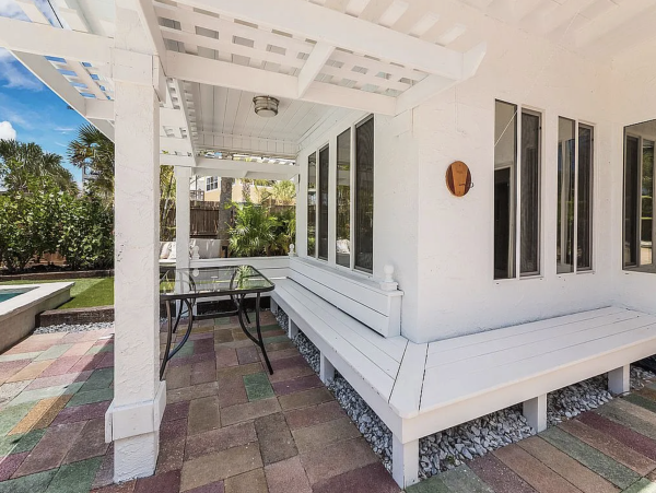 Anna Maria Four Bedroom Luxury Beach Vacation Home- Steps to the Beach GOLF CART & POOL, VOLLEY BALL