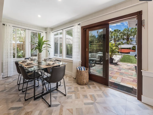 Anna Maria Four Bedroom Luxury Beach Vacation Home- Steps to the Beach GOLF CART & POOL, VOLLEY BALL