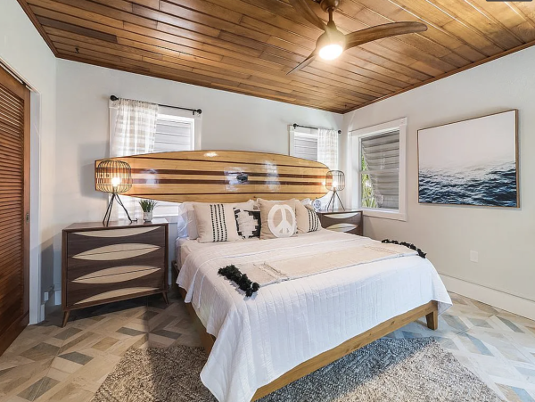 Anna Maria Four Bedroom Luxury Beach Vacation Home- Steps to the Beach GOLF CART & POOL, VOLLEY BALL