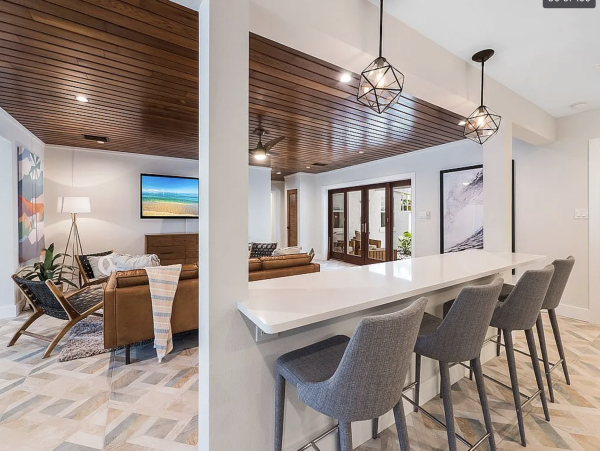 Anna Maria Four Bedroom Luxury Beach Vacation Home- Steps to the Beach GOLF CART & POOL, VOLLEY BALL