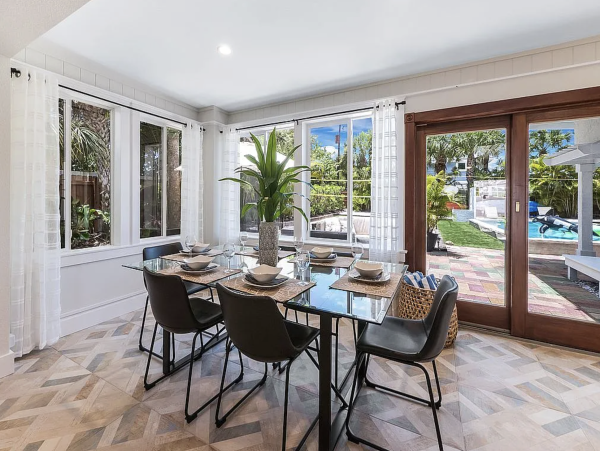 Anna Maria Four Bedroom Luxury Beach Vacation Home- Steps to the Beach GOLF CART & POOL, VOLLEY BALL