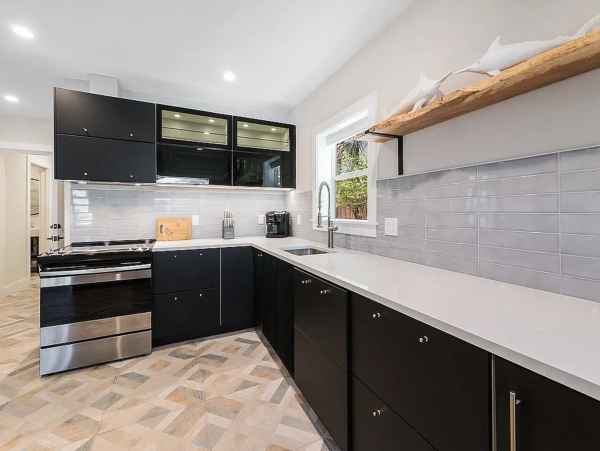 Anna Maria Four Bedroom Luxury Beach Vacation Home- Steps to the Beach GOLF CART & POOL, VOLLEY BALL