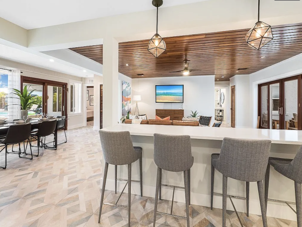 Anna Maria Four Bedroom Luxury Beach Vacation Home- Steps to the Beach GOLF CART & POOL, VOLLEY BALL