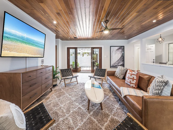 Anna Maria Four Bedroom Luxury Beach Vacation Home- Steps to the Beach GOLF CART & POOL, VOLLEY BALL