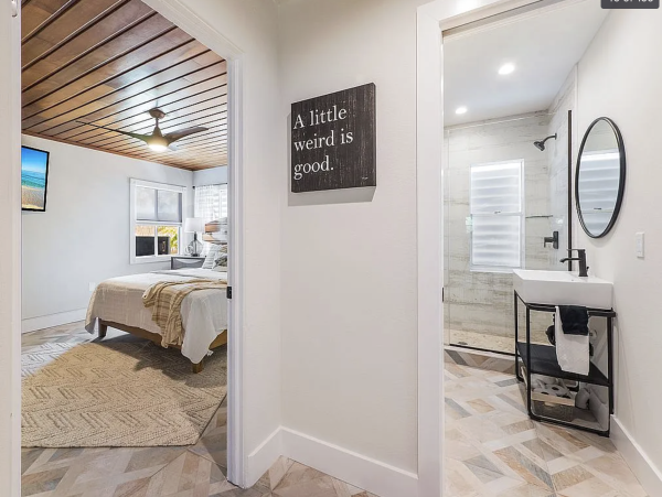 Anna Maria Four Bedroom Luxury Beach Vacation Home- Steps to the Beach GOLF CART & POOL, VOLLEY BALL