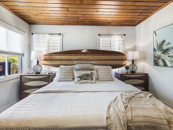 Anna Maria Four Bedroom Luxury Beach Vacation Home- Steps to the Beach GOLF CART & POOL, VOLLEY BALL