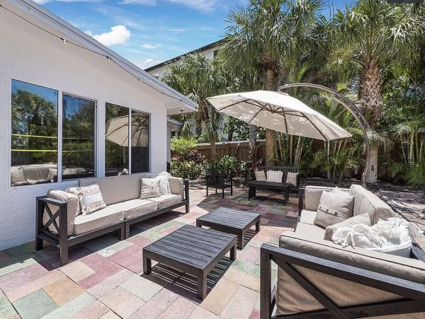 Anna Maria Four Bedroom Luxury Beach Vacation Home- Steps to the Beach GOLF CART & POOL, VOLLEY BALL
