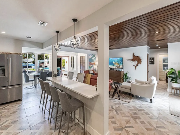 Anna Maria Four Bedroom Luxury Beach Vacation Home- Steps to the Beach GOLF CART & POOL, VOLLEY BALL