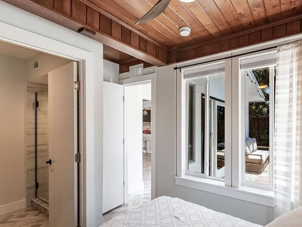Anna Maria Four Bedroom Luxury Beach Vacation Home- Steps to the Beach GOLF CART & POOL, VOLLEY BALL