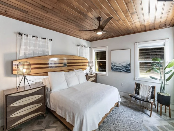 Anna Maria Four Bedroom Luxury Beach Vacation Home- Steps to the Beach GOLF CART & POOL, VOLLEY BALL