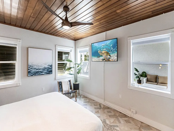 Anna Maria Four Bedroom Luxury Beach Vacation Home- Steps to the Beach GOLF CART & POOL, VOLLEY BALL