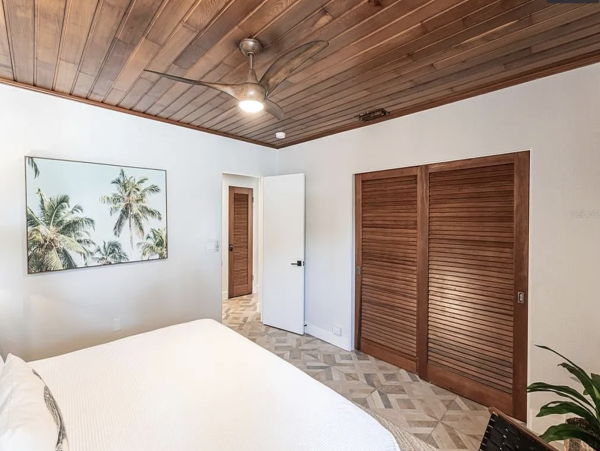 Anna Maria Four Bedroom Luxury Beach Vacation Home- Steps to the Beach GOLF CART & POOL, VOLLEY BALL