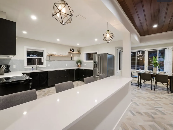 Anna Maria Four Bedroom Luxury Beach Vacation Home- Steps to the Beach GOLF CART & POOL, VOLLEY BALL