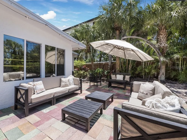 Anna Maria Four Bedroom Luxury Beach Vacation Home- Steps to the Beach GOLF CART & POOL, VOLLEY BALL