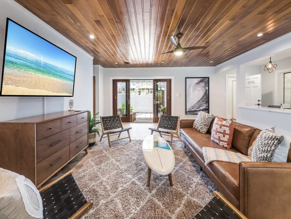 Anna Maria Four Bedroom Luxury Beach Vacation Home- Steps to the Beach GOLF CART & POOL, VOLLEY BALL