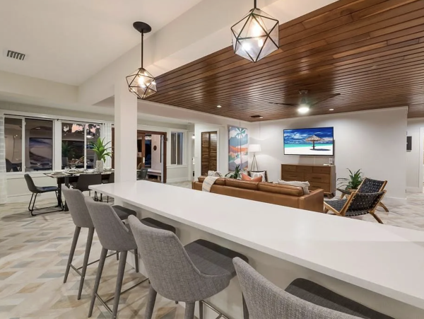 Anna Maria Four Bedroom Luxury Beach Vacation Home- Steps to the Beach GOLF CART & POOL, VOLLEY BALL
