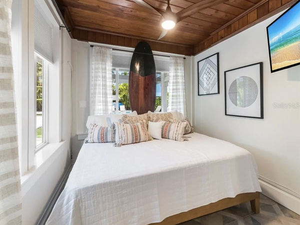 Anna Maria Four Bedroom Luxury Beach Vacation Home- Steps to the Beach GOLF CART & POOL, VOLLEY BALL