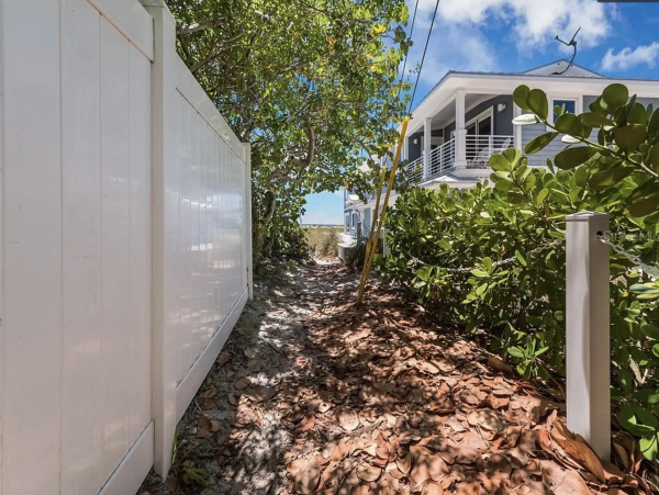 Anna Maria Four Bedroom Luxury Beach Vacation Home- Steps to the Beach GOLF CART & POOL, VOLLEY BALL