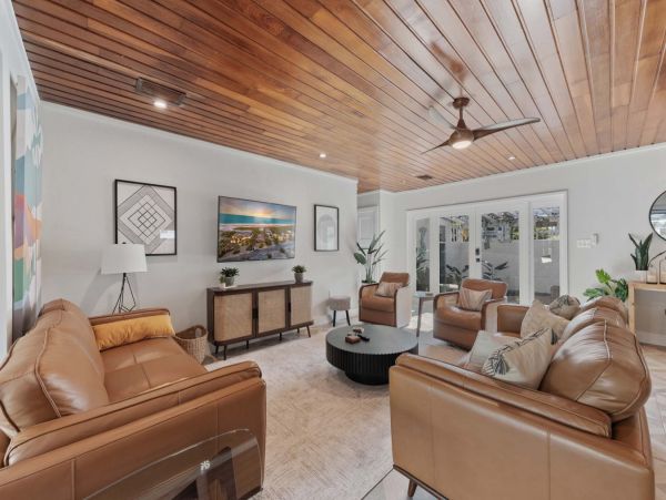 Anna Maria Four Bedroom Luxury Beach Vacation Home- Steps to the Beach GOLF CART & POOL, VOLLEY BALL