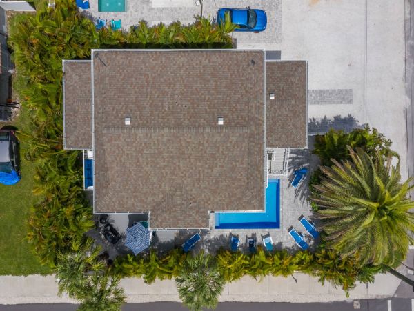 Four Bedroom Rental Sleeps 8 Guests On Anna Maria Island One Block to Beach