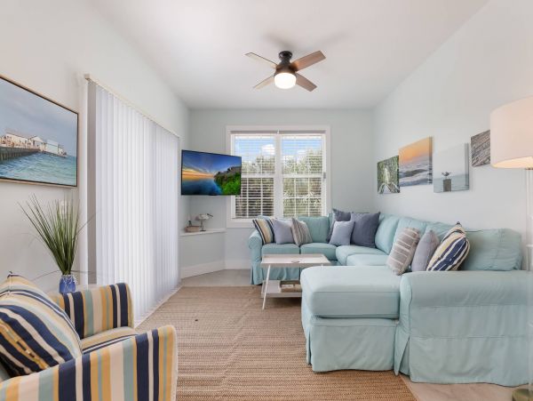 Four Bedroom Rental Sleeps 8 Guests On Anna Maria Island One Block to Beach