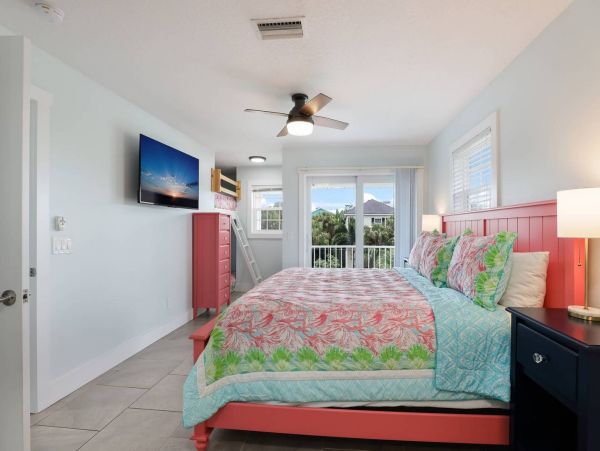 Four Bedroom Rental Sleeps 8 Guests On Anna Maria Island One Block to Beach
