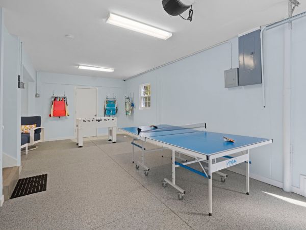 Four Bedroom Rental Sleeps 8 Guests On Anna Maria Island One Block to Beach