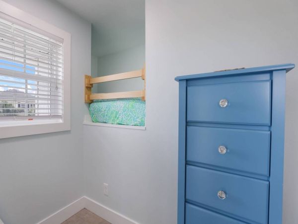 Four Bedroom Rental Sleeps 8 Guests On Anna Maria Island One Block to Beach