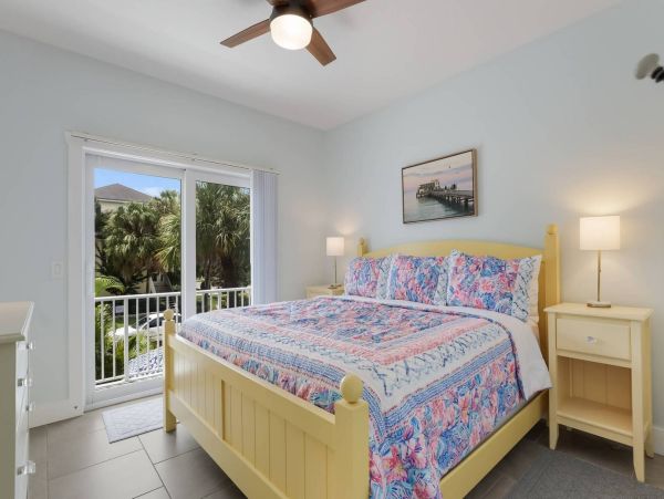Four Bedroom Rental Sleeps 8 Guests On Anna Maria Island One Block to Beach