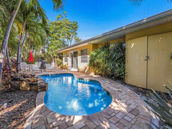 Anna Maria Island Three Bedroom Vacation Property for Rent