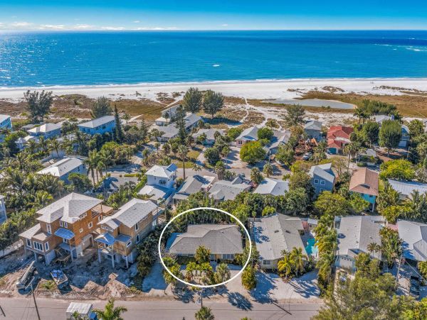 Anna Maria Island Three Bedroom Vacation Property for Rent