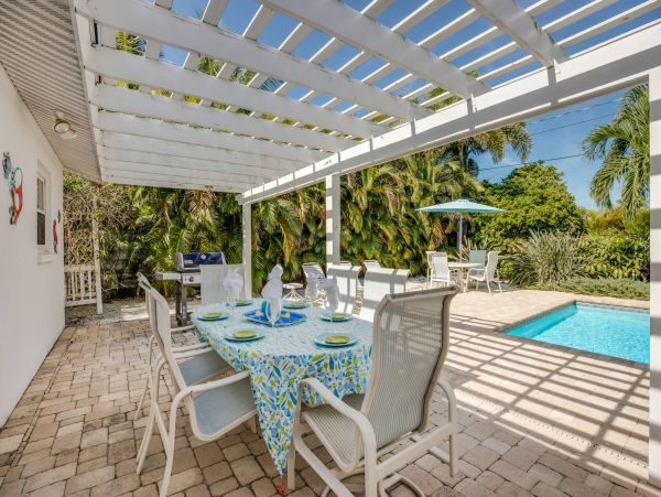 Anna Maria 3 Bedroom Pool Home - Outdoor Entertaining Areas