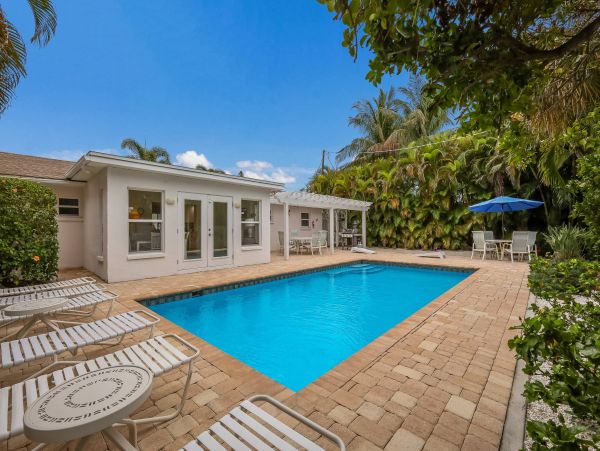 Anna Maria 3 Bedroom Pool Home - Outdoor Entertaining Areas
