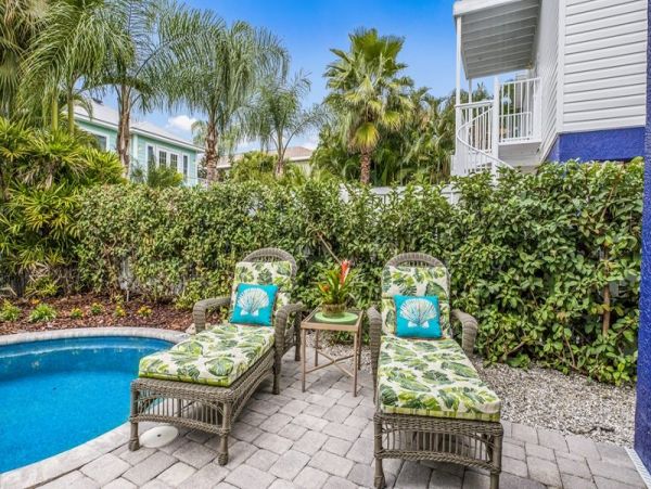 Holmes Beach 3 Bedroom Home With Amazing Outdoor Escape