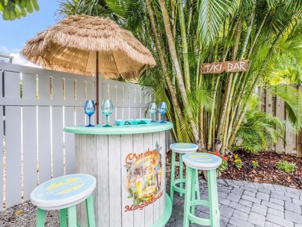 Holmes Beach 3 Bedroom Home With Amazing Outdoor Escape
