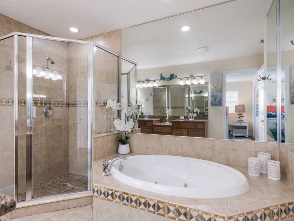 Holmes Beach 3 Bedroom Home With Amazing Outdoor Escape